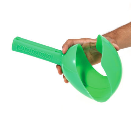 Plastic 6 Colour Playground Scoopers with Ball 6pk